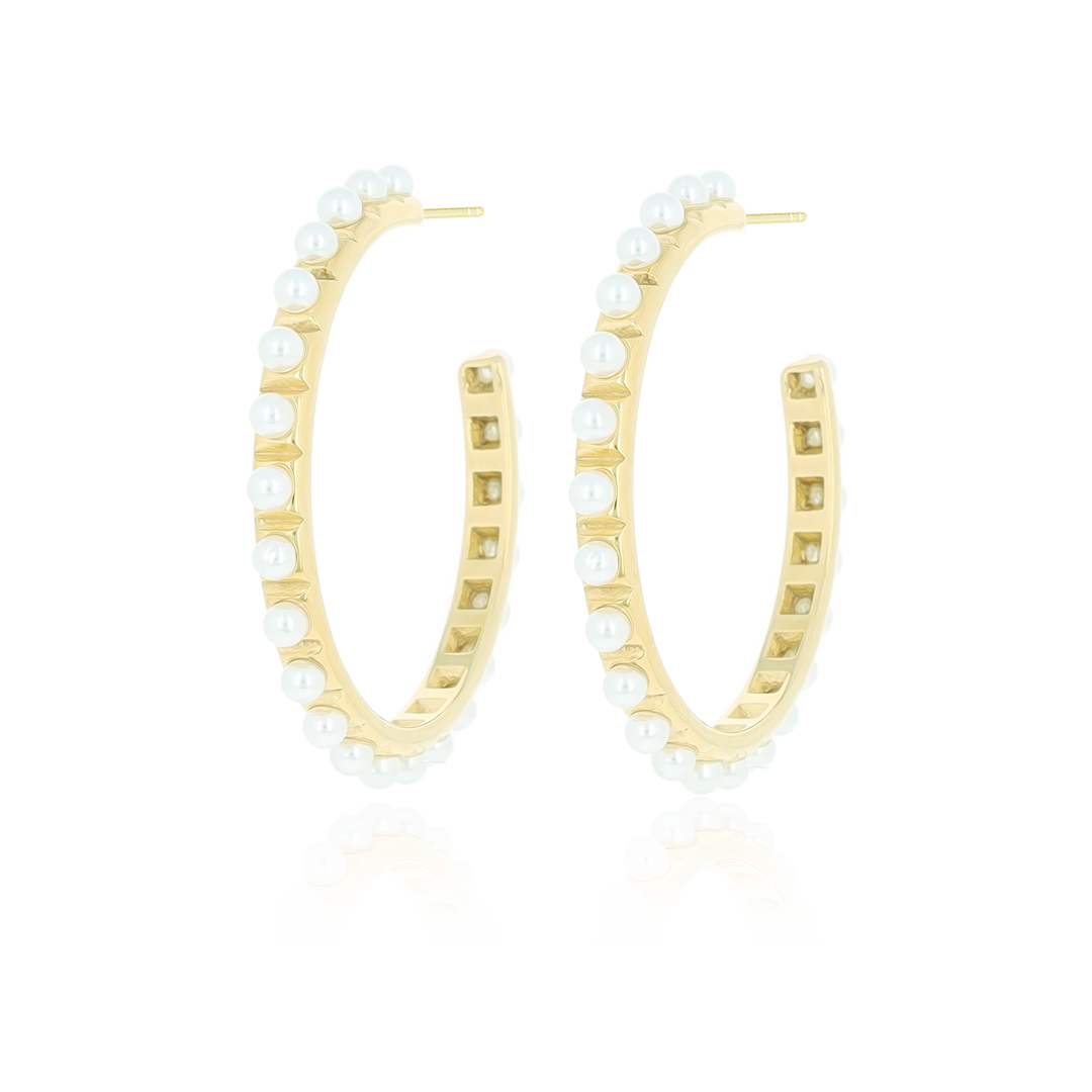 Gold coloured earrings with pearls
